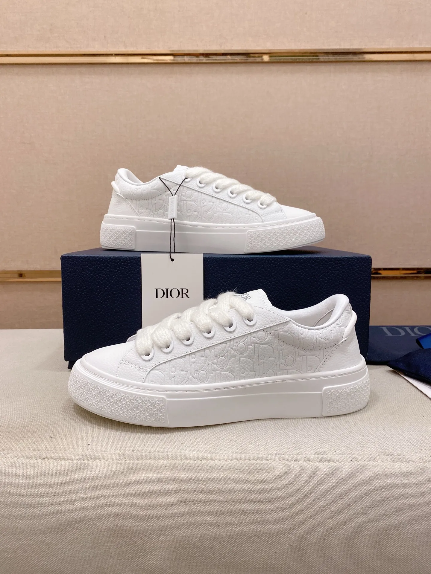 Factory price: 300 Men's shoes 💰[Dior·Dior] Top 🔍Couple style 💏🔍New casual sports style couple shoes, new four-season design, perfect workmanship, lace-up lazy style to create cabinet quality, upper: imported first-layer cowhide, sheepskin lining is soft and comfortable, ultra-light TPU wear-resistant outsole, simple, versatile fashion men's shoes, excellent color code number 35--44